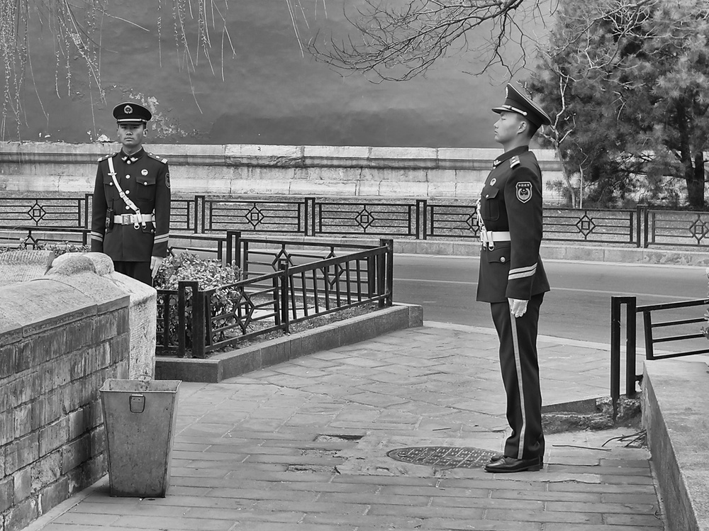   Changing of the guard: Leica X2, f/4 at 1/80s, ISO 100  